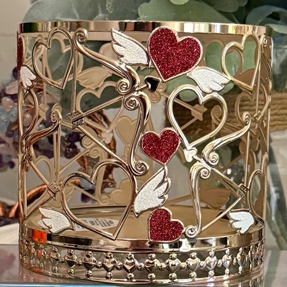 🆕🪉BATH & BODY WORKS LIMITED EDITION “CUPID LOVE” 3-WICK CANDLE HOLDER. NEW! - Picture 3 of 11